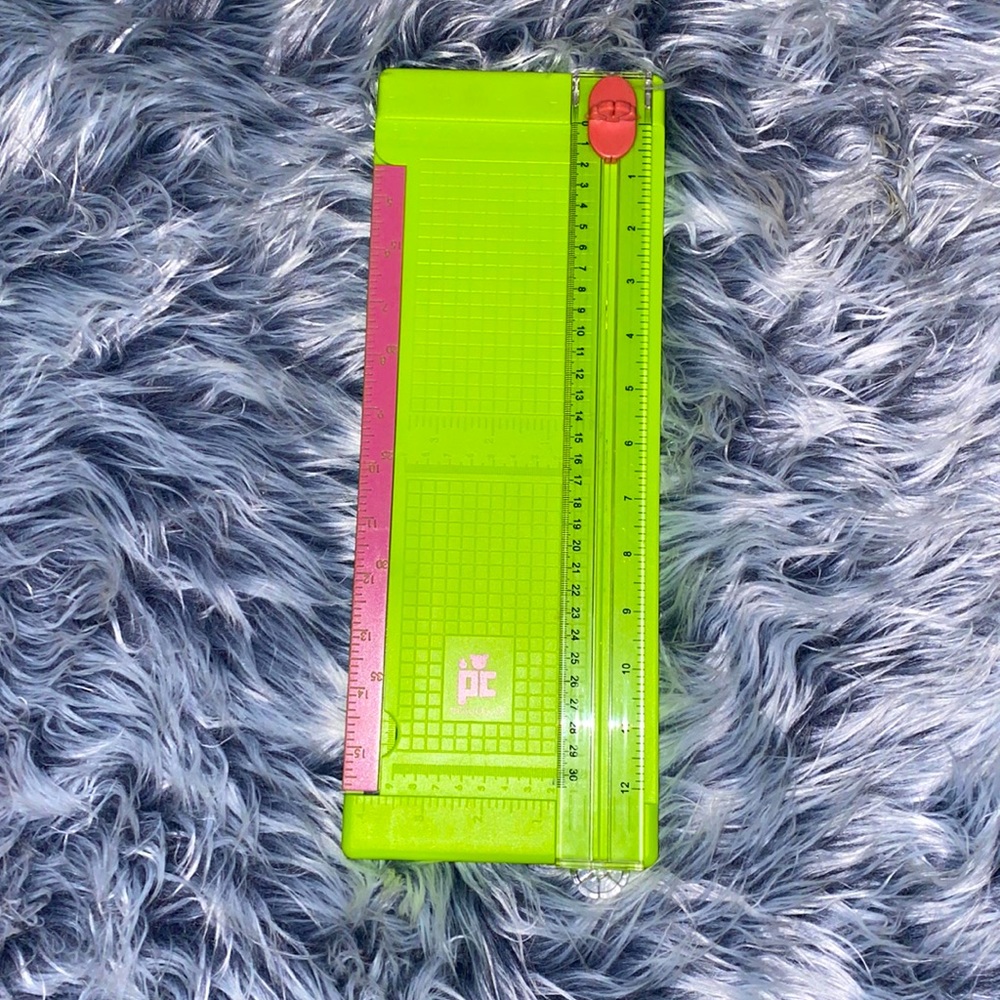 Paper cutter, Vinyl cutter. Great for Cricut